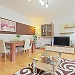 Appartement Private Near Exhibition Center