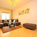 Private Near Exhibition Center Appartement