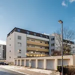 Private Near Exhibition Center Appartement