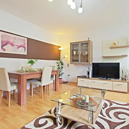Apartment Private Near Exhibition Center