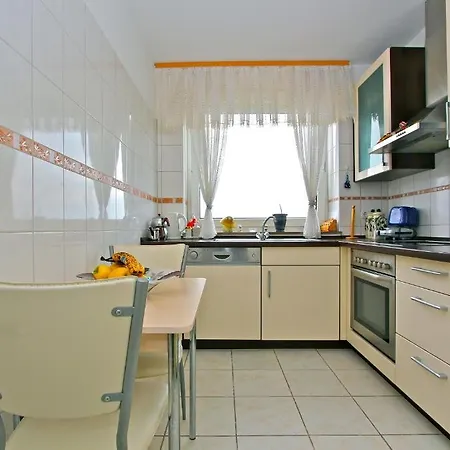 Apartment Private Near Exhibition Center