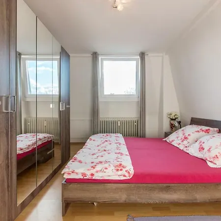 Private Near Exhibition Center Apartment *