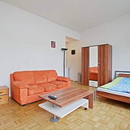 Private Near Exhibition Center Apartman *