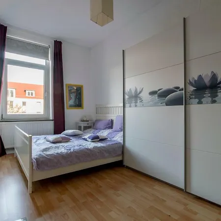 Private Near Exhibition Center Apartman *