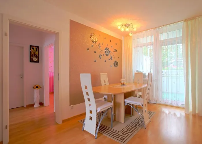 Apartment Private Near Exhibition Center