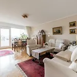 Private Near Exhibition Center Apartamento *